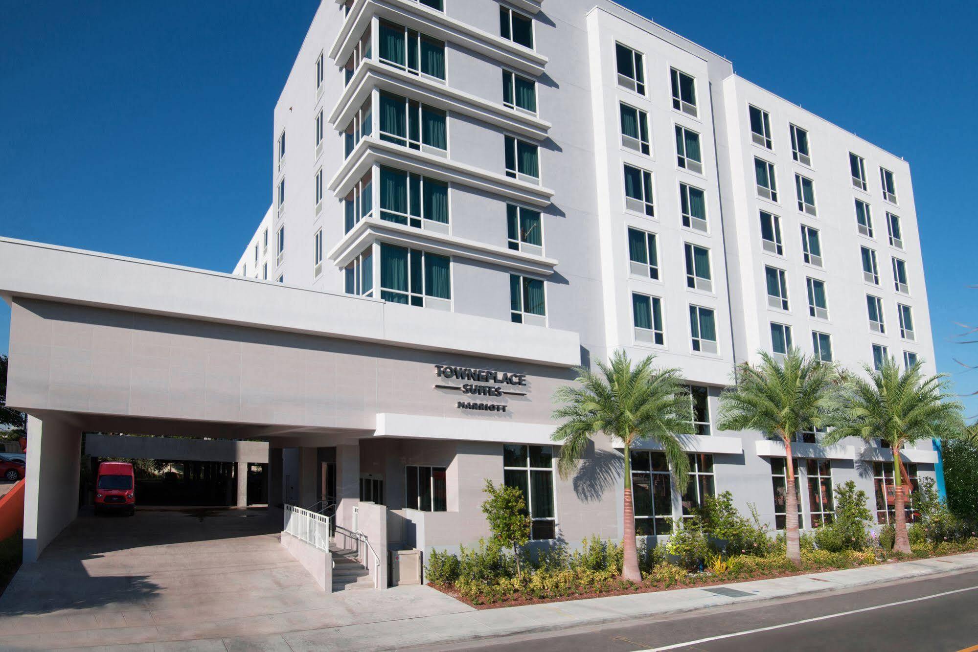 Towneplace Suites By Marriott Miami Airport Exterior photo